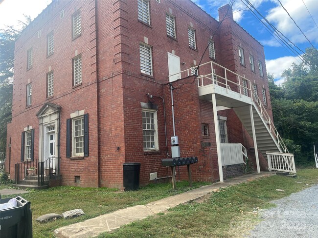 Building Photo - 203 W Liberty St