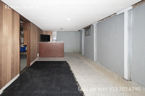 Building Photo - 9420 Walmer-