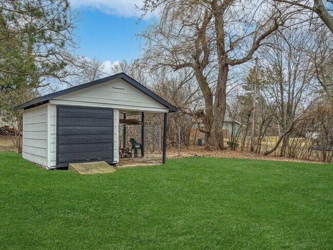 Building Photo - 6080 Tee Trail