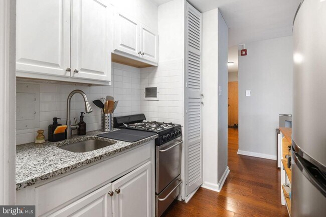 Building Photo - 2101 Chestnut St