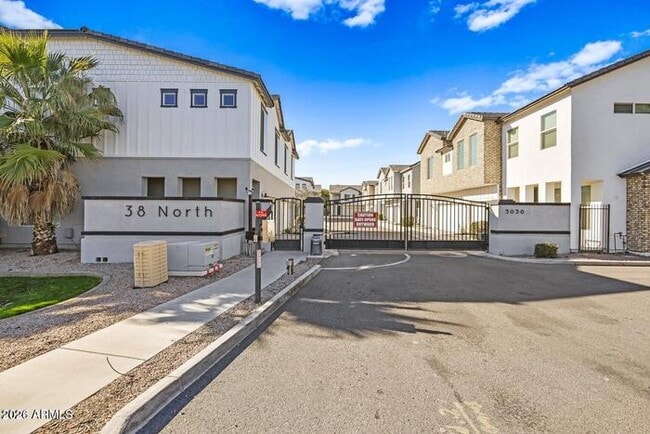 Building Photo - 3030 N 38th St