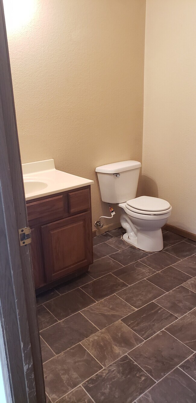 Building Photo - 103 N 6th St