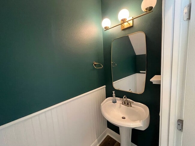 Building Photo - 2697 E Washington St