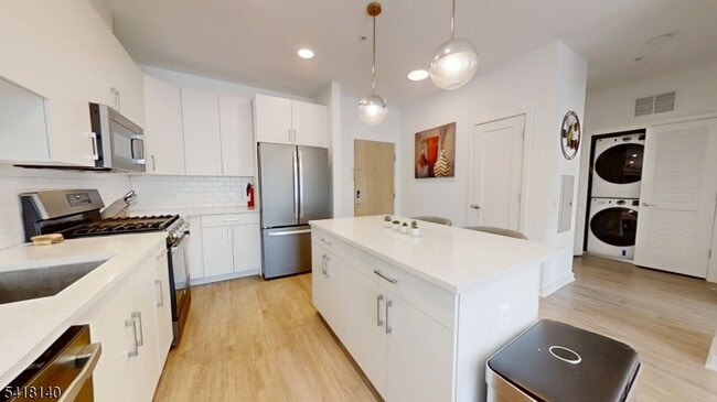 Building Photo - 1181 Morris Ave