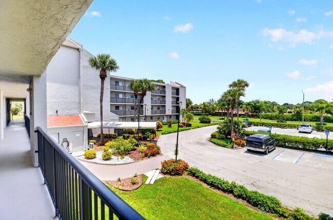 Building Photo - 3425 Via Poinciana