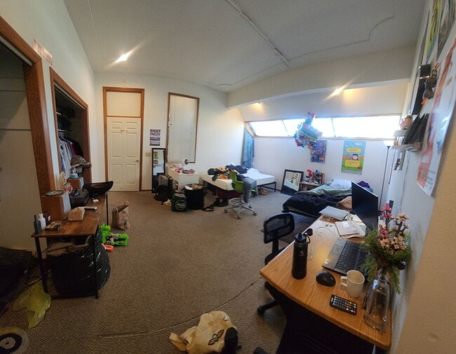 Building Photo - Bigger than average home in SLO! Lots of space!