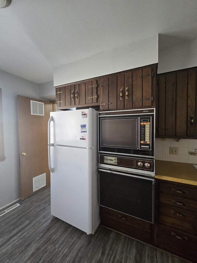 Building Photo - 3003 E Funston St