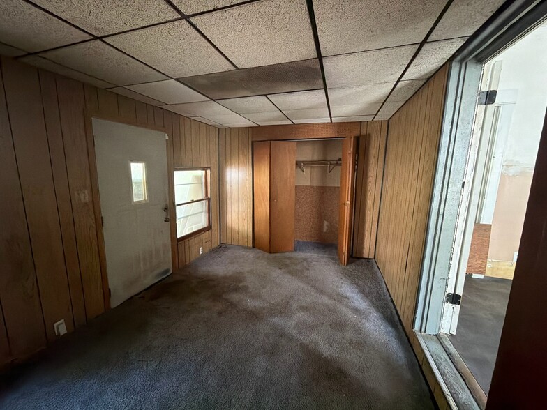 Building Photo - 721 S Matthew St