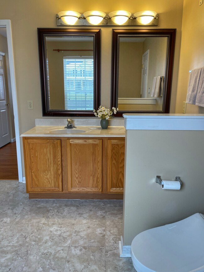 Building Photo - 16 Sea Pines Ct