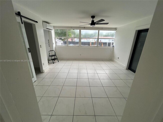 Building Photo - 1240 Peri St