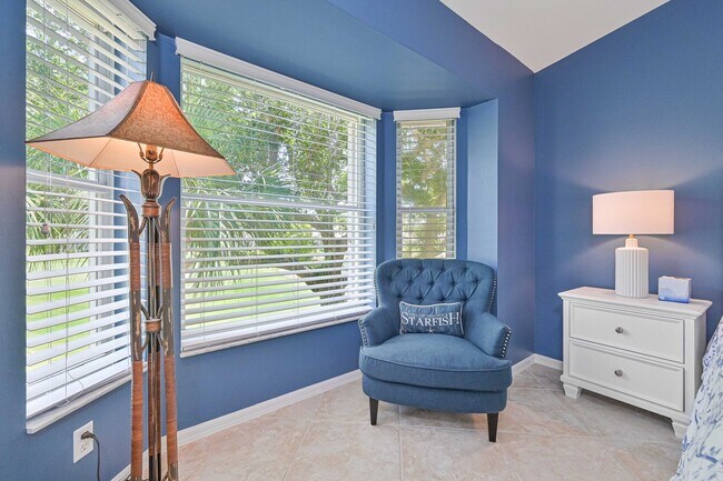 Building Photo - ** 2 Bed/2Bath + Den Condo FULLY FURNISHED...