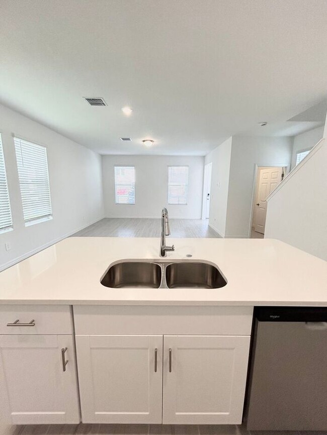 Building Photo - Brand New 3/2.5 Modern Home with a Loft an...