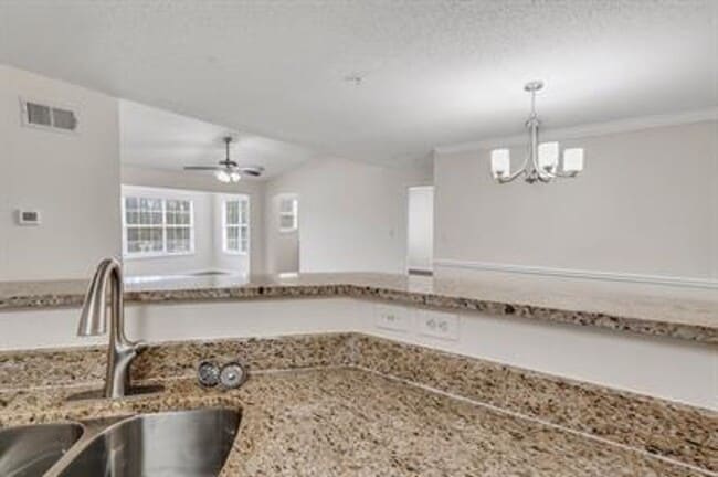 Building Photo - SUMMER MOVE-IN SPECIAL: $250 OFF 1ST MONTH...