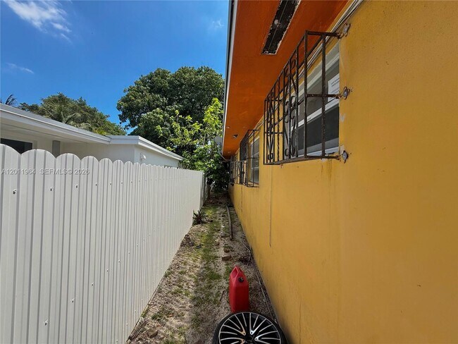 Building Photo - 950 NW 109th St