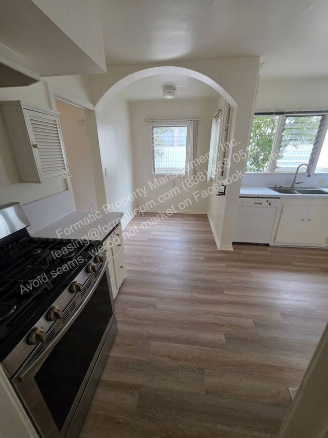 Building Photo - 1720 La Senda Pl