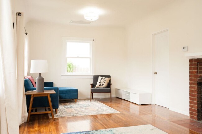 Building Photo - 2018 Monterey St