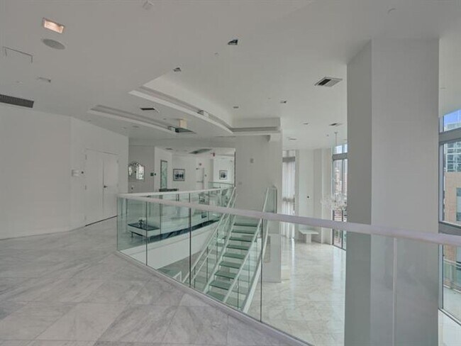Building Photo - 350 S Miami Ave