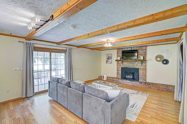 Building Photo - 3217 Dogwood Ln