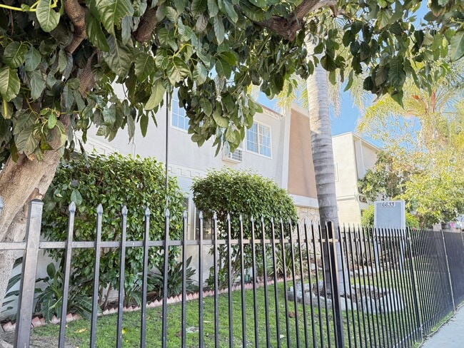 Building Photo - 6633 Woodley Ave