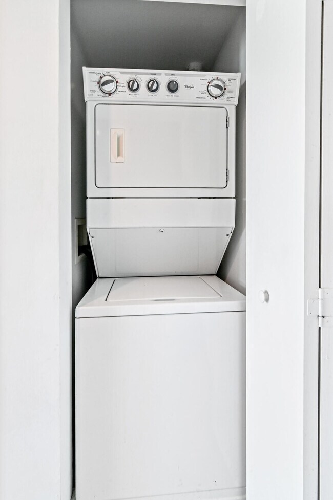 Building Photo - 60 SW 13th St