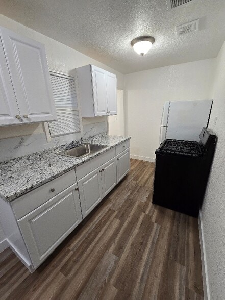 Building Photo - 1610 E Yale Ave