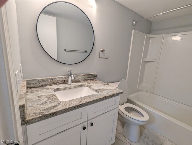 Building Photo - 6920 Carriage Hill Dr