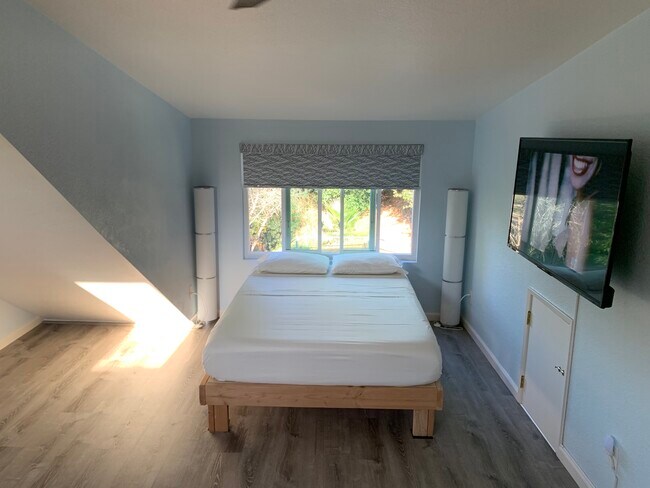 Building Photo - 16979 East Ln