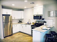 Building Photo - Summer Special $500 off move-in by 8/1 - 1...