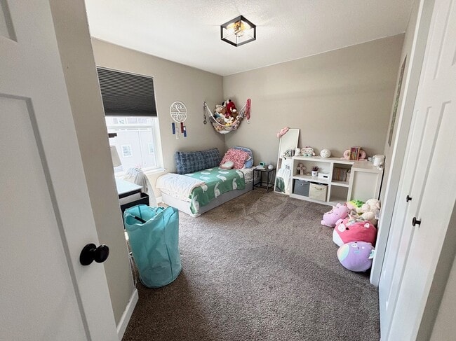 Building Photo - 821 Roselyn Dr