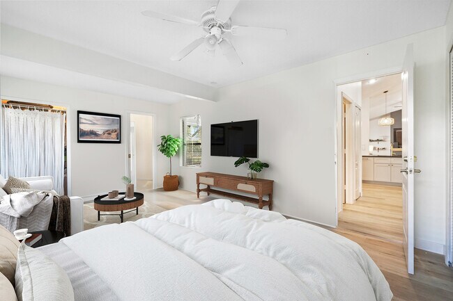 Building Photo - 2245 SW Oak Ridge Rd