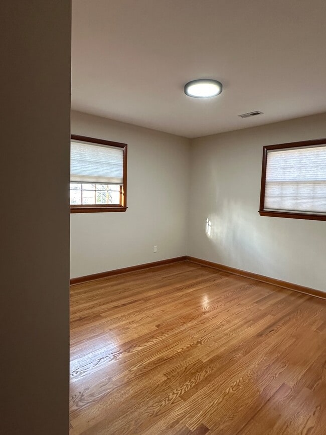 Building Photo - 3928 Inwood Dr