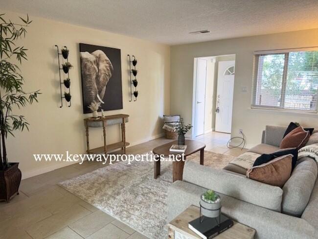 Building Photo - FootHills 3bed 2 bath Condo for rent **MOV...