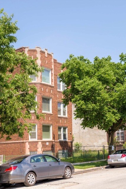 Building Photo - 146 W 66th St