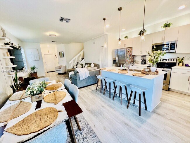 Building Photo - 25532 SW 108th Ave