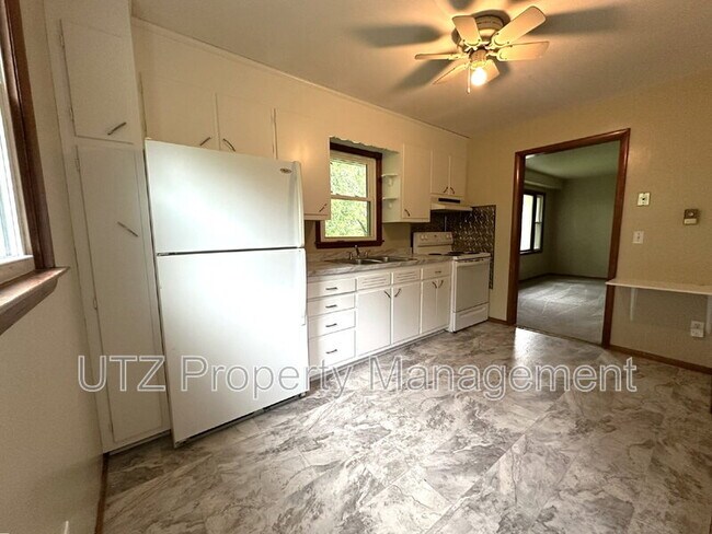 Primary Photo - 444 E Green St