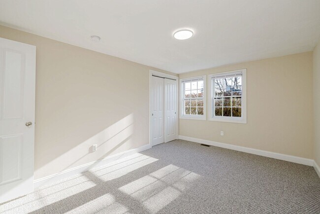 Building Photo - 687 Washington St