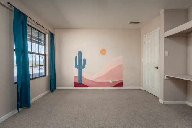 Third bedroom 1 - 887 E Peila Ave