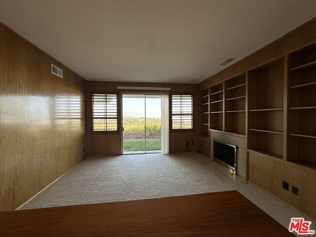 Building Photo - 1212 Roberto Ln