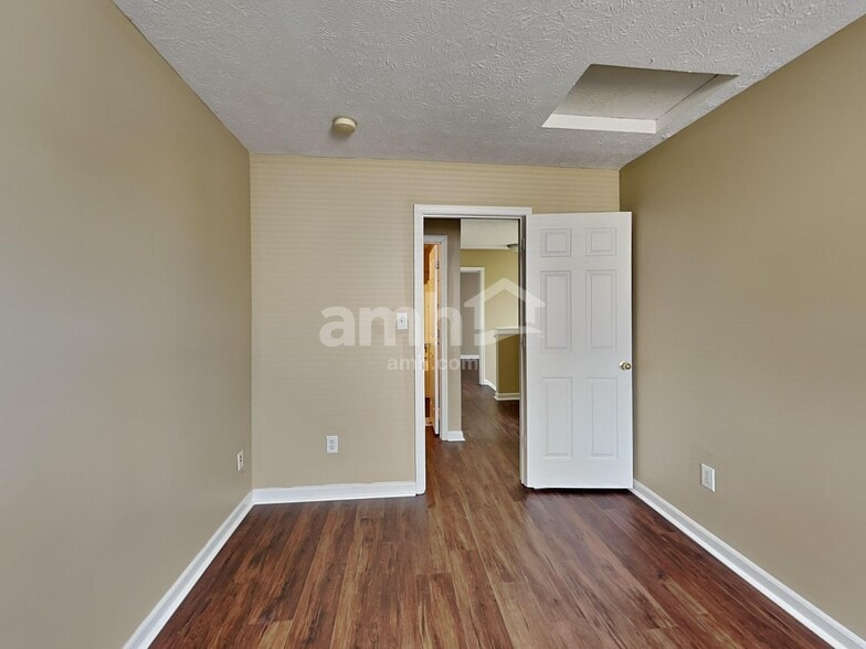 Building Photo - 6770 W Denton Dr