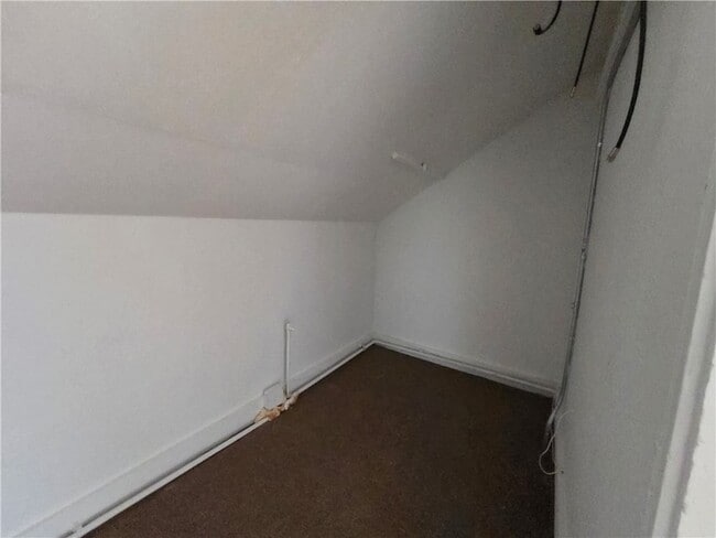 Building Photo - 292 Pleasant St