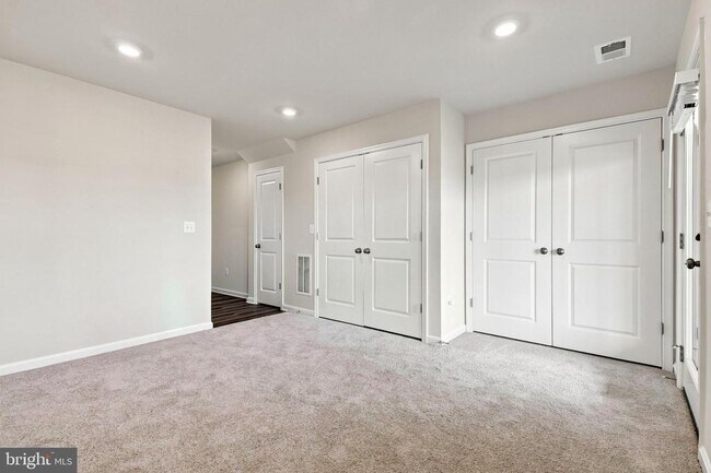 Building Photo - 417 Seeback Dr