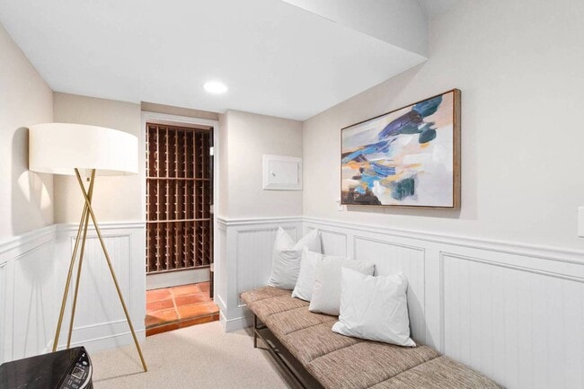 Building Photo - 114 Narod Blvd