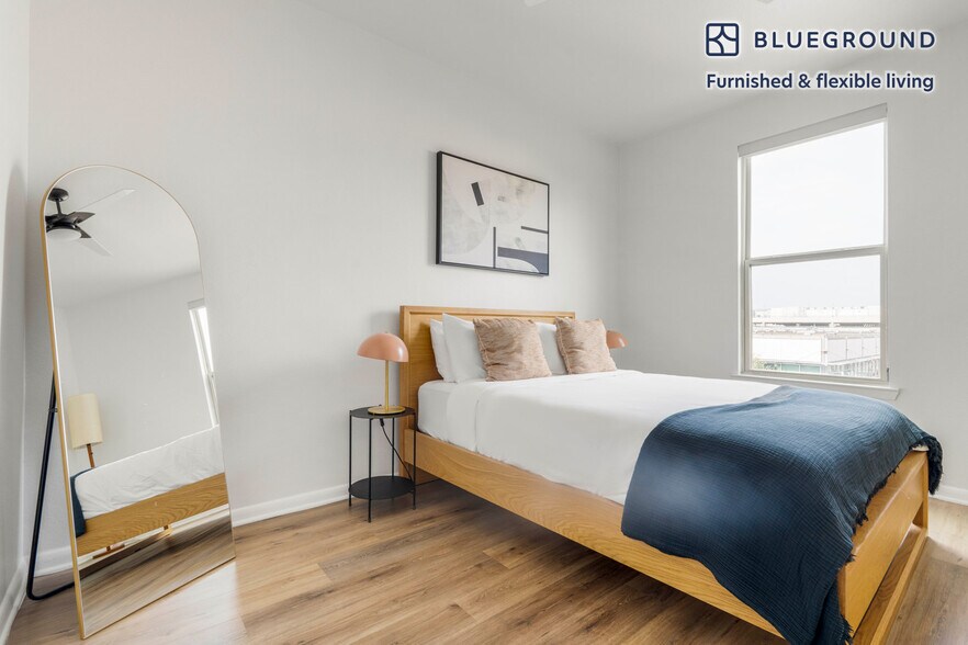 Building Photo - 3210 Esperanza Crossing