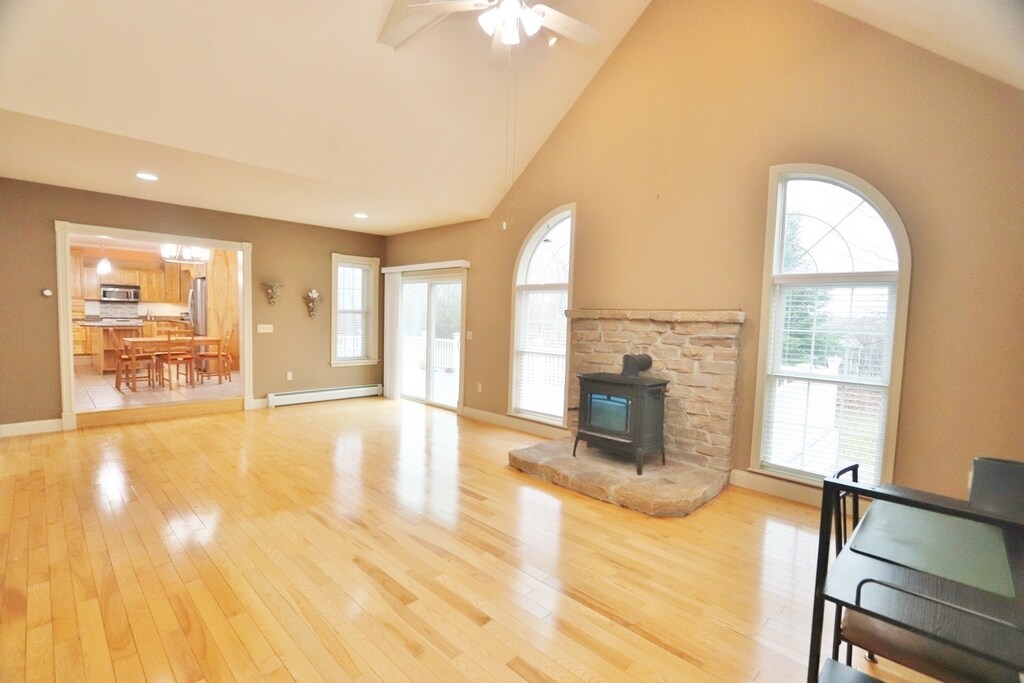 Building Photo - 21 Longmeadow Dr