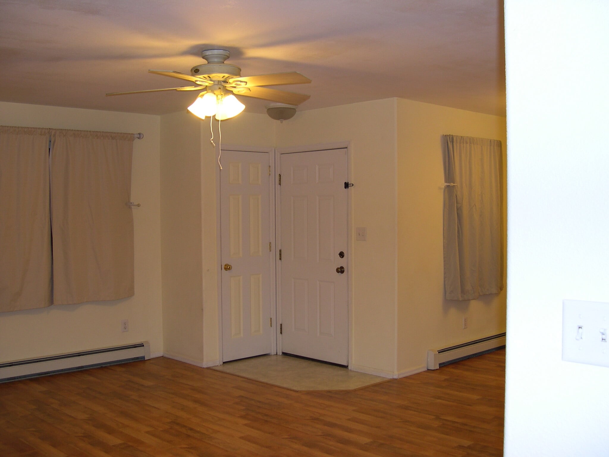 Building Photo - 461 N Sun Ct