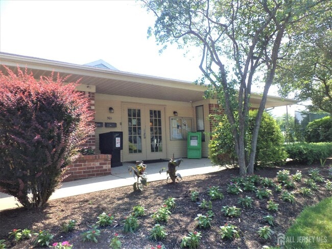 Building Photo - 250 Bromley Pl