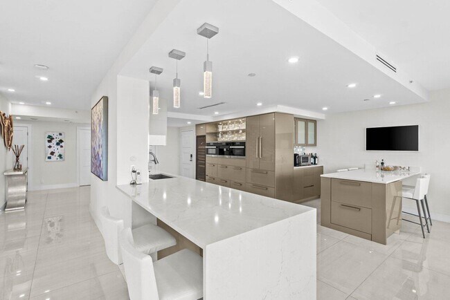 Building Photo - 4001 N Ocean Blvd