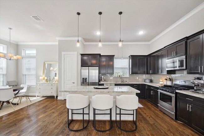 Building Photo - 2504 Beall St