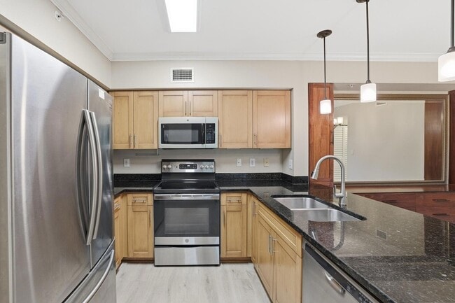 Building Photo - 6559 Emerald Dunes Dr