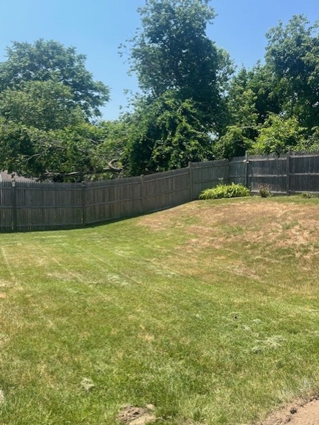 Building Photo - Charming 2BR Home Just Steps from the Beach!